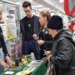 Tamsalu Gümnaasiumi koolinoored on Tamsalu Grossi poes